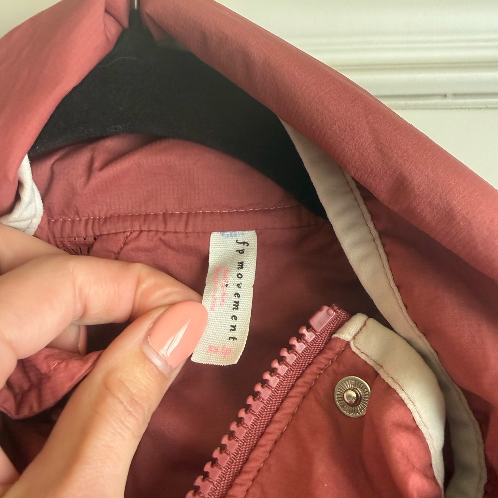Free People FP Movement
Windbreaker Jacket Hooded
Loose fit‎ Rose Pink Size XS - Picture 4 of 10